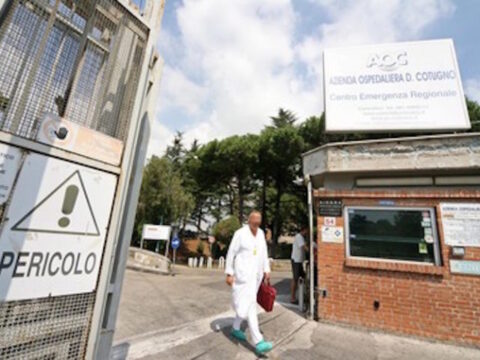 L’ospedale Cotugno di Napoli ha esaurito i posti letto Covid-19
