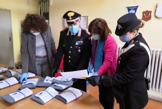 Coronavirus: i carabinieri consegnano 53 tablet alle famiglie di studenti