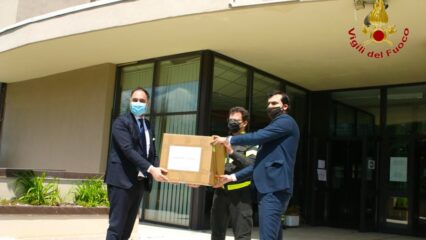Coronavirus: Sibilia e Gubitosa donano 1000 mascherine ai vigili del fuoco di Avellino