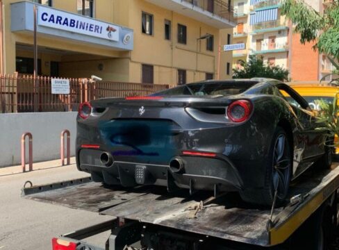 Troppe infrazioni: i Carabinieri sequestrano una Ferrari importata