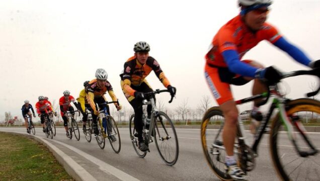 A spasso da una provincia all’altra, 20 ciclisti multati severamente
