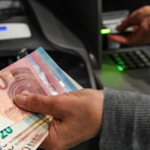 Sottrae il bancomat all’amica e preleva 500 euro