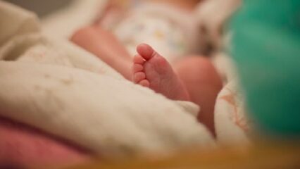 Neonata di 18 giorni muore dopo corsa disperata in ospedale