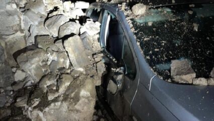 Valle Caudina: boato nella notte, crolla un rudere e i detriti colpiscno un'auto