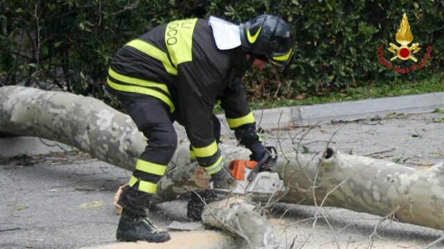 Maltempo, 300 interventi dei vigili del fuoco in Campania
