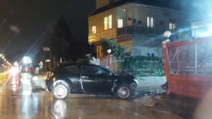 Valle Caudina: ragazzo di Rotondi sfonda un cancello con l'auto