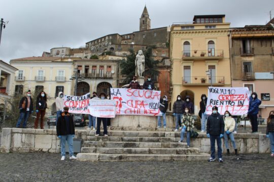 Valle Caudina: studenti in piazza "per riprendersi il futuro"