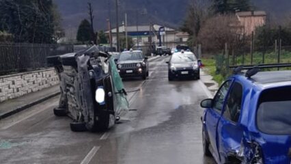 Cervinara: auto si ribalta in via San Marciano