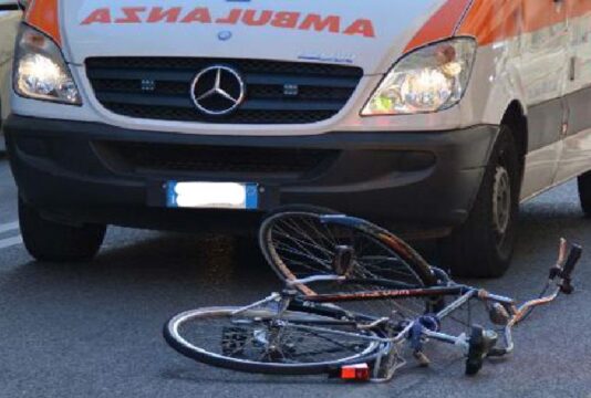 Auto contro bicicletta, muore ragazzo di 11 anni