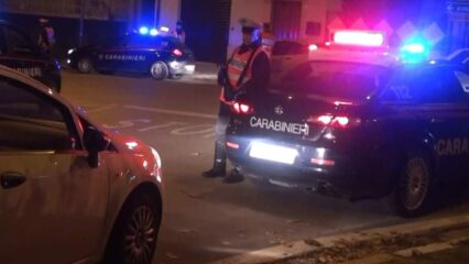 15enne ruba l'auto al padre e per sfuggire ai carabinieri manda una donna in ospedale