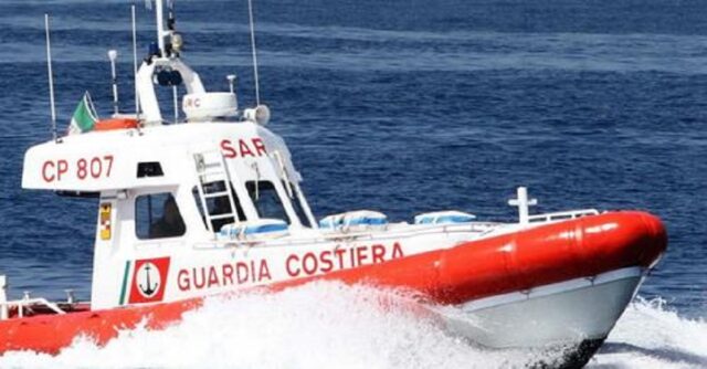 Barca affonda in Costiera Amalfitana: paura per 7 ragazzi