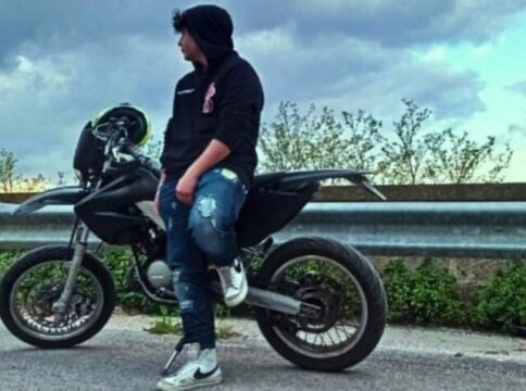 Incidente in moto sull'Appia, Christian muore a 15 dopo 2 settimane di ospedale