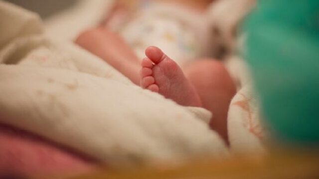 Due neonati ricoverati per covid, uno è intubato