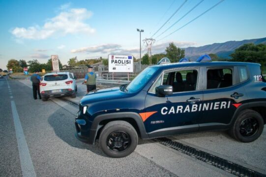 Valle Caudina: i carabinieri arrestano un ladro mentre saccheggia un supermercato