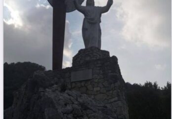 Valle Caudina: installata la Spada Angelica di Cervinara, una scultura alta nove metri