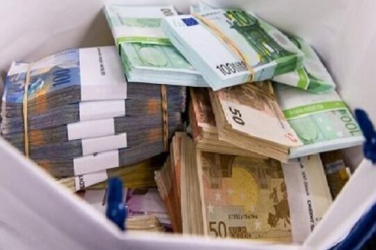 La Guardia di Finanza sequestra 68.230 euro a don Nicola De Blasio