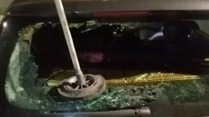 Valle Caudina: vandali distruggono un'auto parcheggiata nel pieno centro di Cervinara