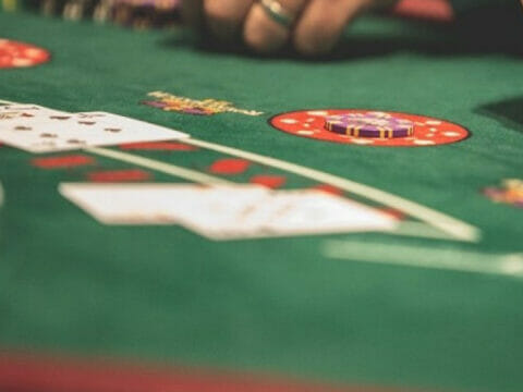 Le basi del poker per giocare al casino dal vivo