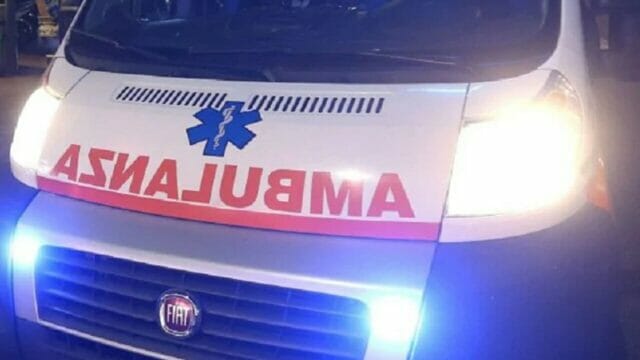 Fugge dai carabinieri, si schianta sul guardrail: muore 26enne