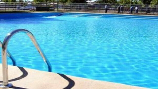 Bimbo di 2 anni cade in piscina e muore dopo 2 giorni di agonia