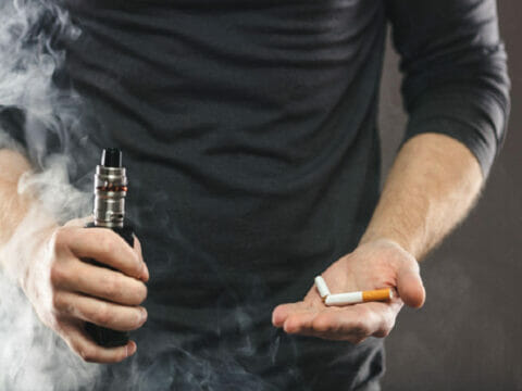 Smettere di fumare con la sigaretta elettronica? Secondo il sistema sanitario inglese è possibile