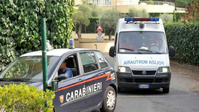 I carabinieri trovano i cadaveri di madre e figlio nella loro casa
