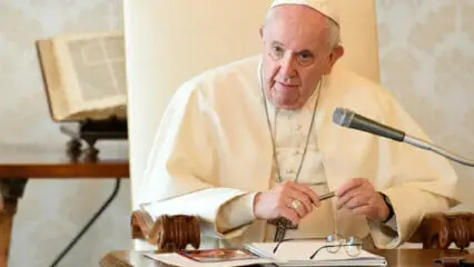 La pornografia digitale coinvolge anche preti e suore, l’allarme del Papa