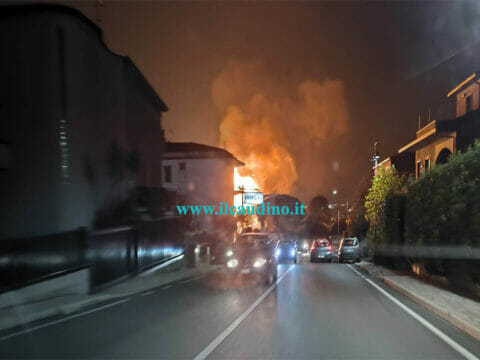 Valle Caudina: esplode metanodotto, fiamme minacciono le abitazioni. Video e foto