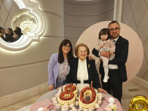 Cervinara: festa a sorpresa per gli 80 anni della signora Anna Maria Cioffi Greco