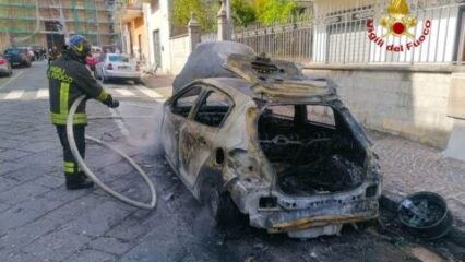 Doppio incendio di autovettura per i vigile del fuoco di Avellino