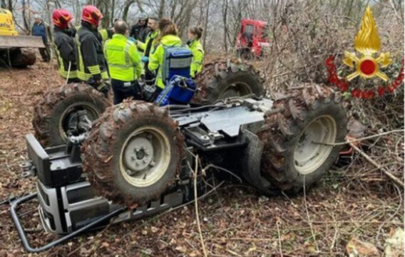 Precipita con il trattore in un dirupo, muore agricoltore di 53 anni