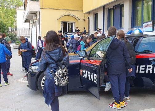 Cultura della legalità, studenti in visita al comando provinciale dei carabinieri