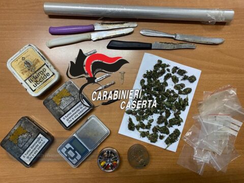 Marijuana e hashish tra libri e quaderni, arrestato il titolare di una cartolibreria