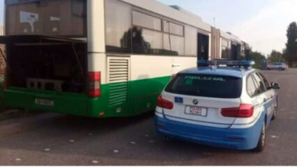Principio di incendio sull'autobus, autista salva 50 studenti