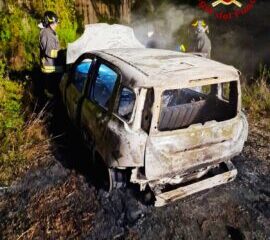 Auto distrutta dalle fiamme a Montoro