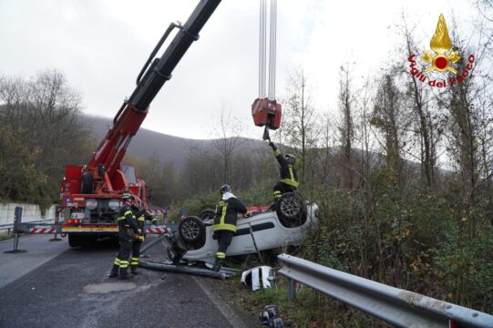 Monteforte Irpino: auto fuoristrada, 49enne in ospedale