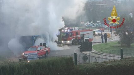 Avellino: autobus in fiamme, nessun ferito