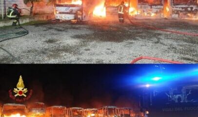 Pastorano: otto autobus distrutti da un incendio