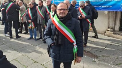 Montesarchio: il sindaco Sandomenico partecipa alla manifestazione romana contro l'autonomia differenziata