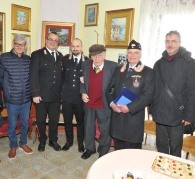 Montemiletto: i carabinieri festeggiano i primi cento anni di zio Pietro Sordillo