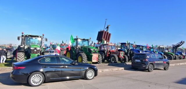 Sannio: imponente protesta degli agricoltori, 220 trattori sulla Telesina