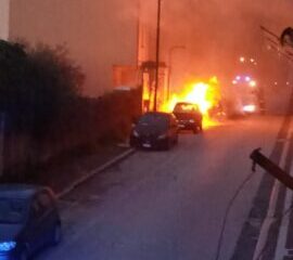 Valle Caudina: due auto distrutte dalle fiamme ed una famiglia evacuata, alba di fuoco a San Martino