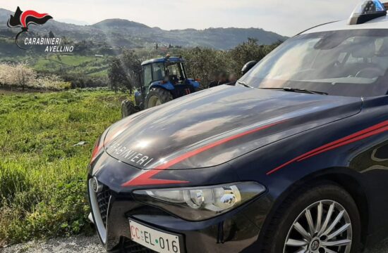 Ariano Irpino: trattore si ribalta, i carabinieri salvano un 56enne