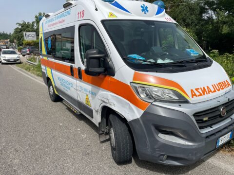 Auto contro cancello, muore 65enne