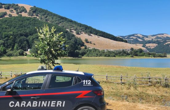 Aggredisce e rapina due turisti sul Laceno