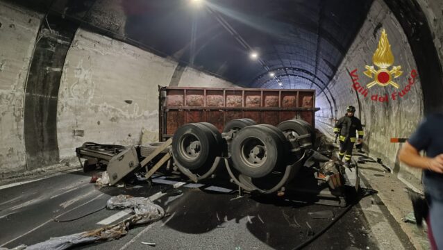 Incidente mortale tra due autotreni, perde la vita un 46enne