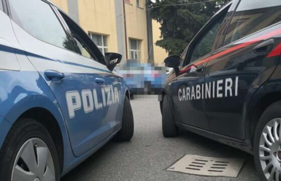 Travolge una gazzella dei carabinieri e tenta la fuga