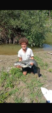 Cervinara: l’impresa di Samuele, cattura un pesce siluro a soli 13 anni