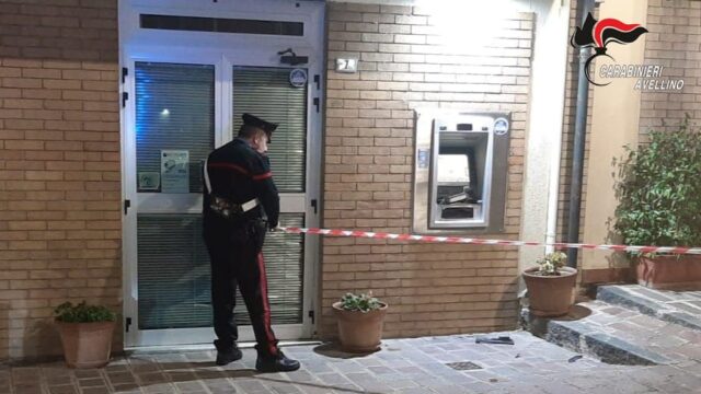 I carabinieri sventano un furto al bancomat