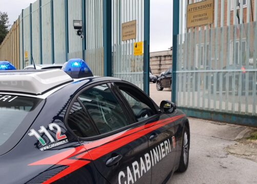 27enne ai domiciliari chiede di tornare in carcere per la difficile convivenza con il fratello